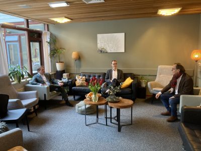 De burgemeester van Zeist brengt een bezoek aan ‘de fontein’