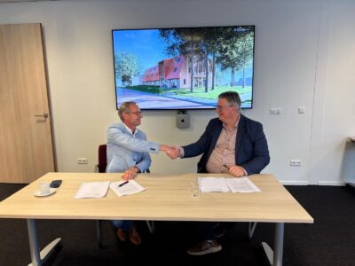 Eleos en Patrimonium tekenen overeenkomst voor beschermde woonvorm Ommezien op Urk